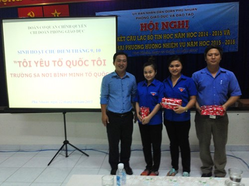Chi đoàn phòng giáo dục tổ chức sinh hoạt chủ điểm tháng 9, 10 “tôi yêu tổ quốc tôi”